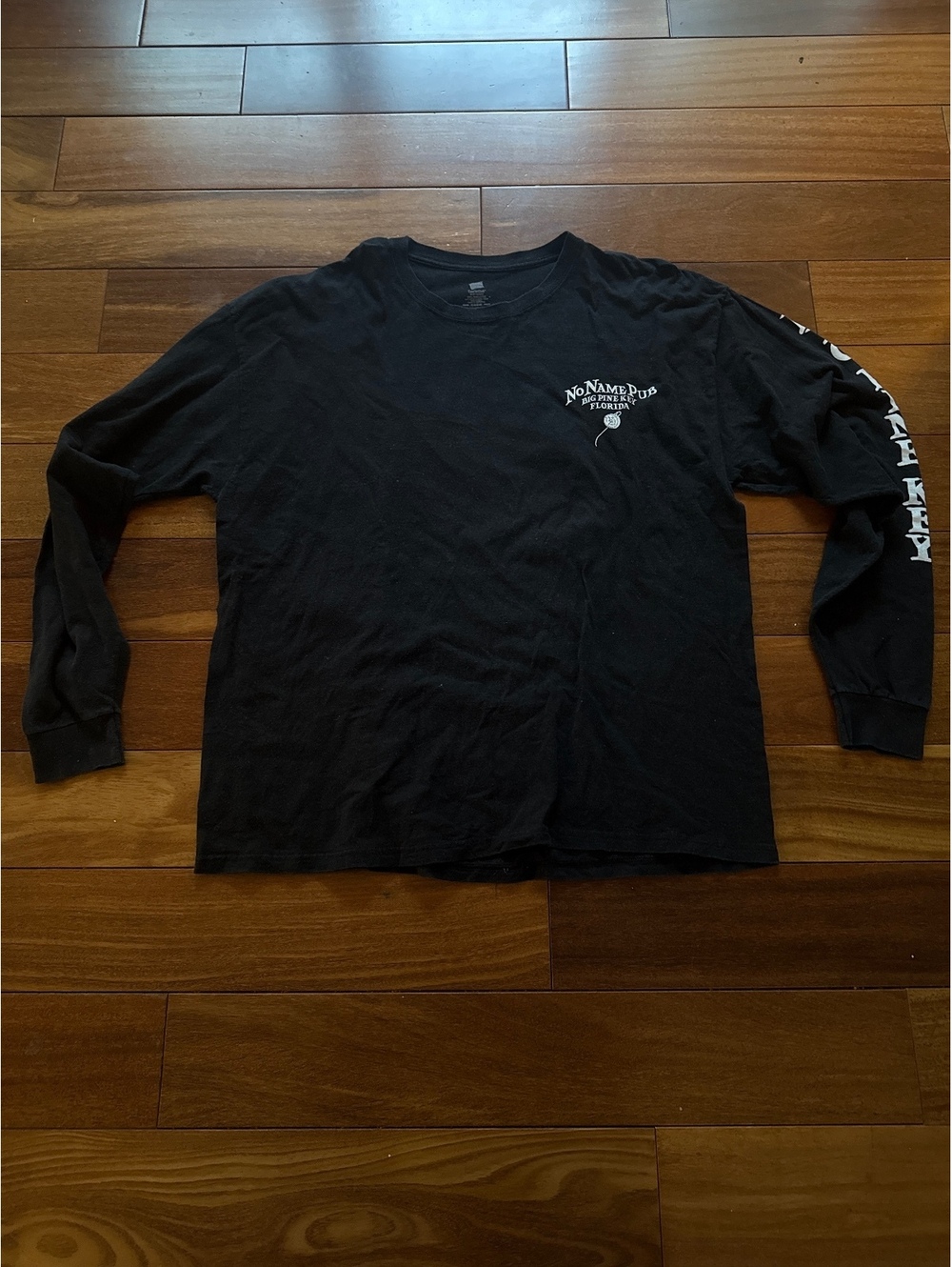 Vintage No Name Pub Tee